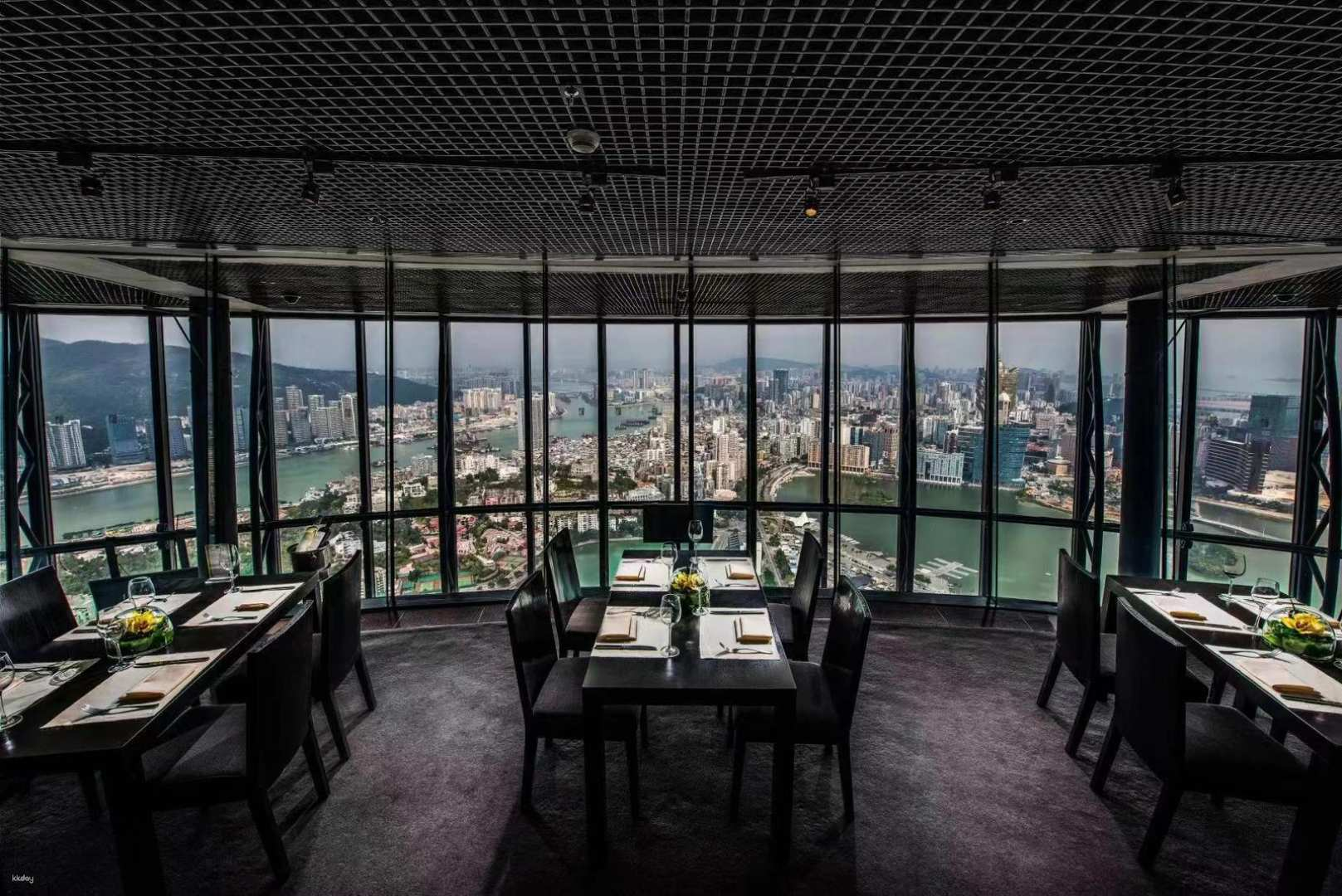 [Macau Tower] Macau Tower 180 Sky Bar｜180° Lounge VIP Drink Package - Photo 1 of 2
